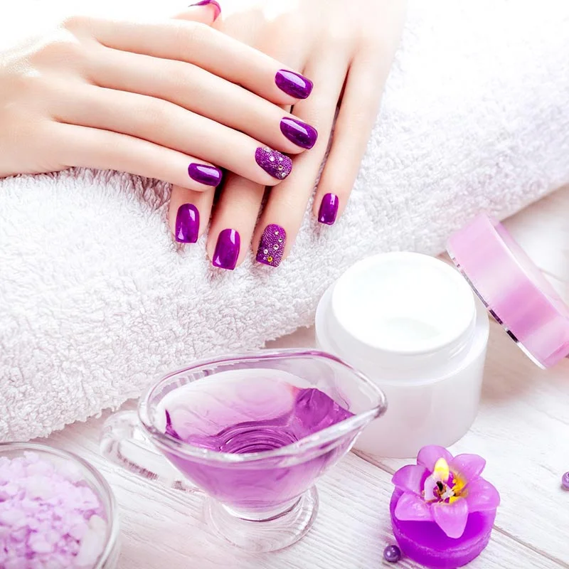 About Davi Nails
